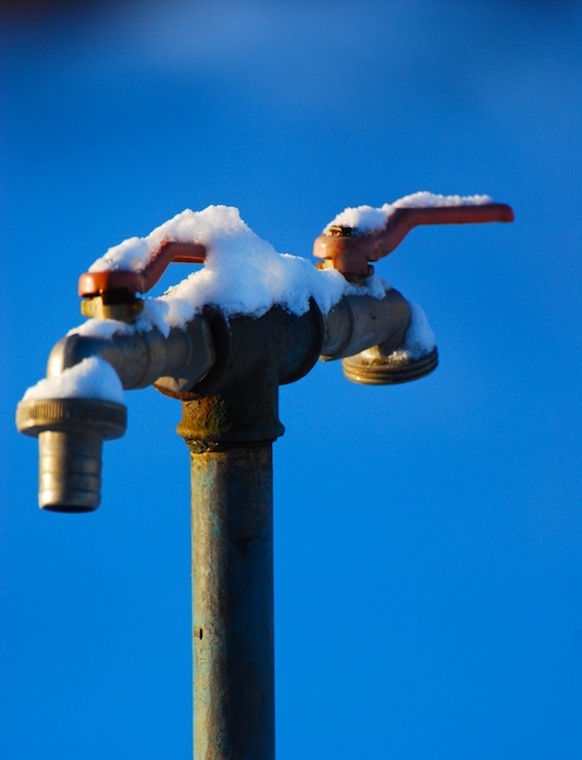 Read more about the article Preventing Frozen Pipes And 34 Other Winterization Tips